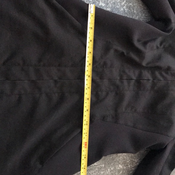 Ladies Lululemon transitional coat, like new - Picture 13 of 14